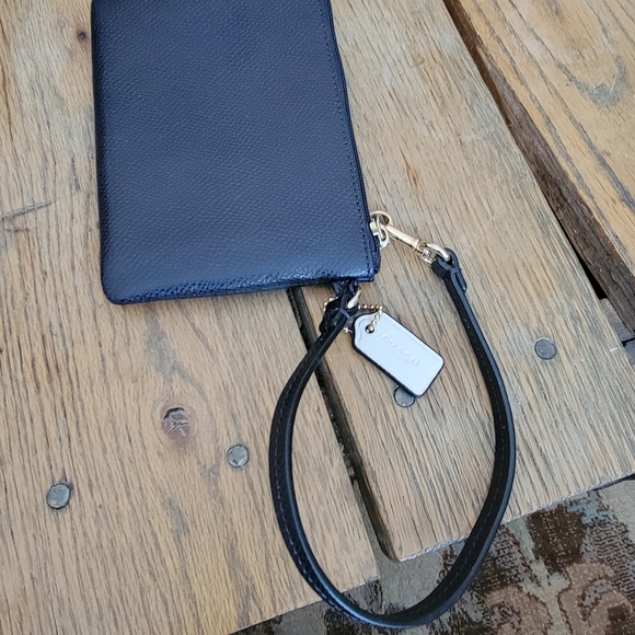 Coach wristlet - Picture 4 of 7